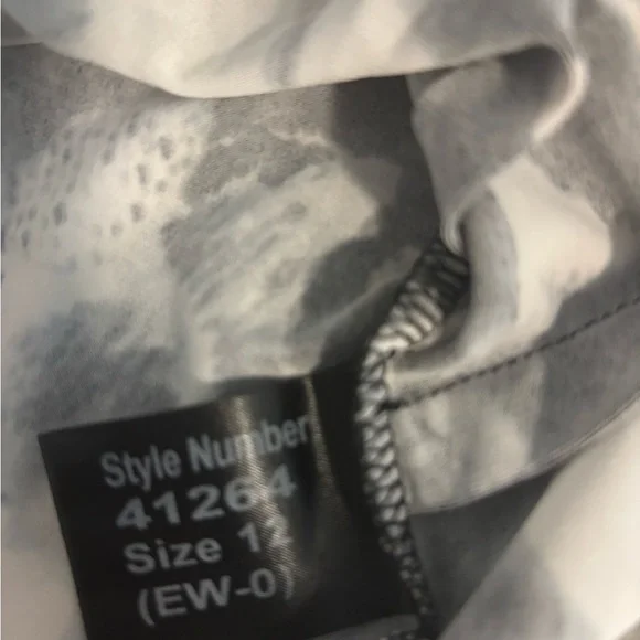 Abstract Print Women's Top - Picture 5 of 6